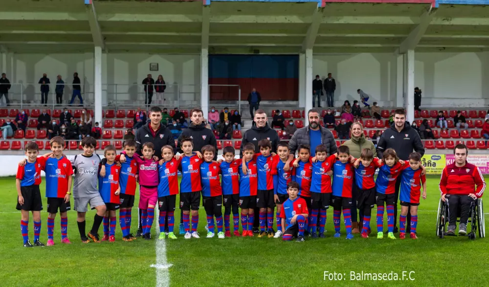 Foto: Balmaseda FC: BENJAMIN 2013